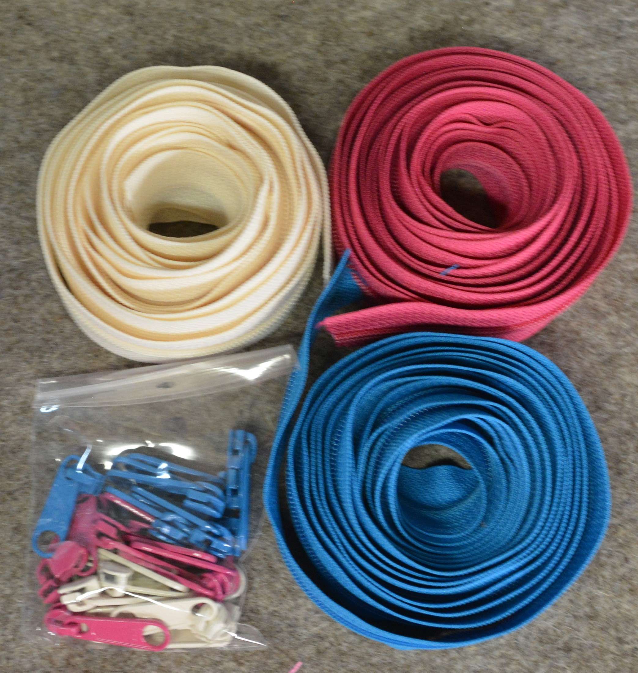 Zipper Trio Slushies: A Colorful Bundle!