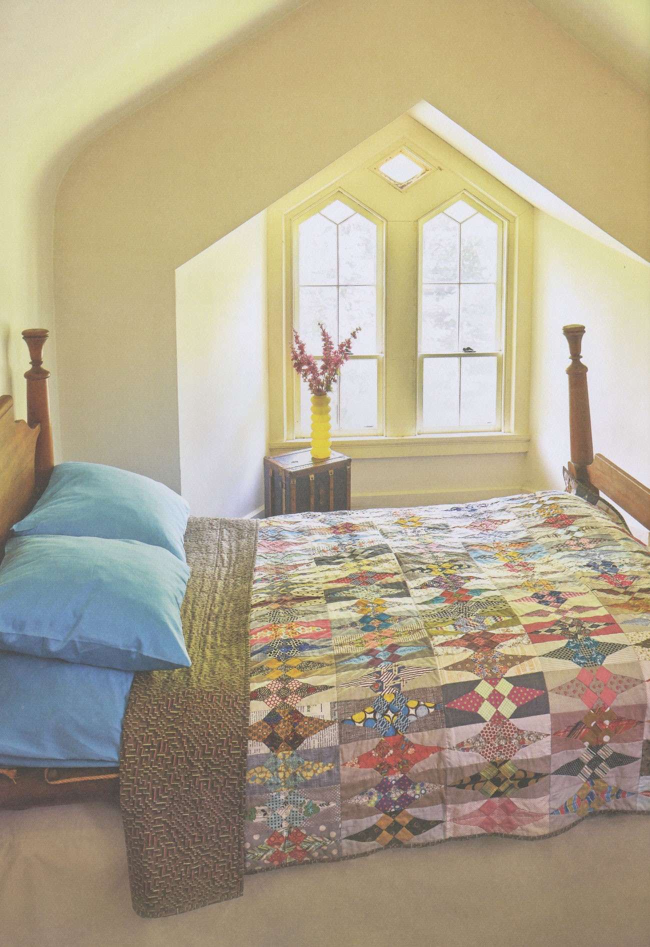 Charming Quilt Softcover Book
