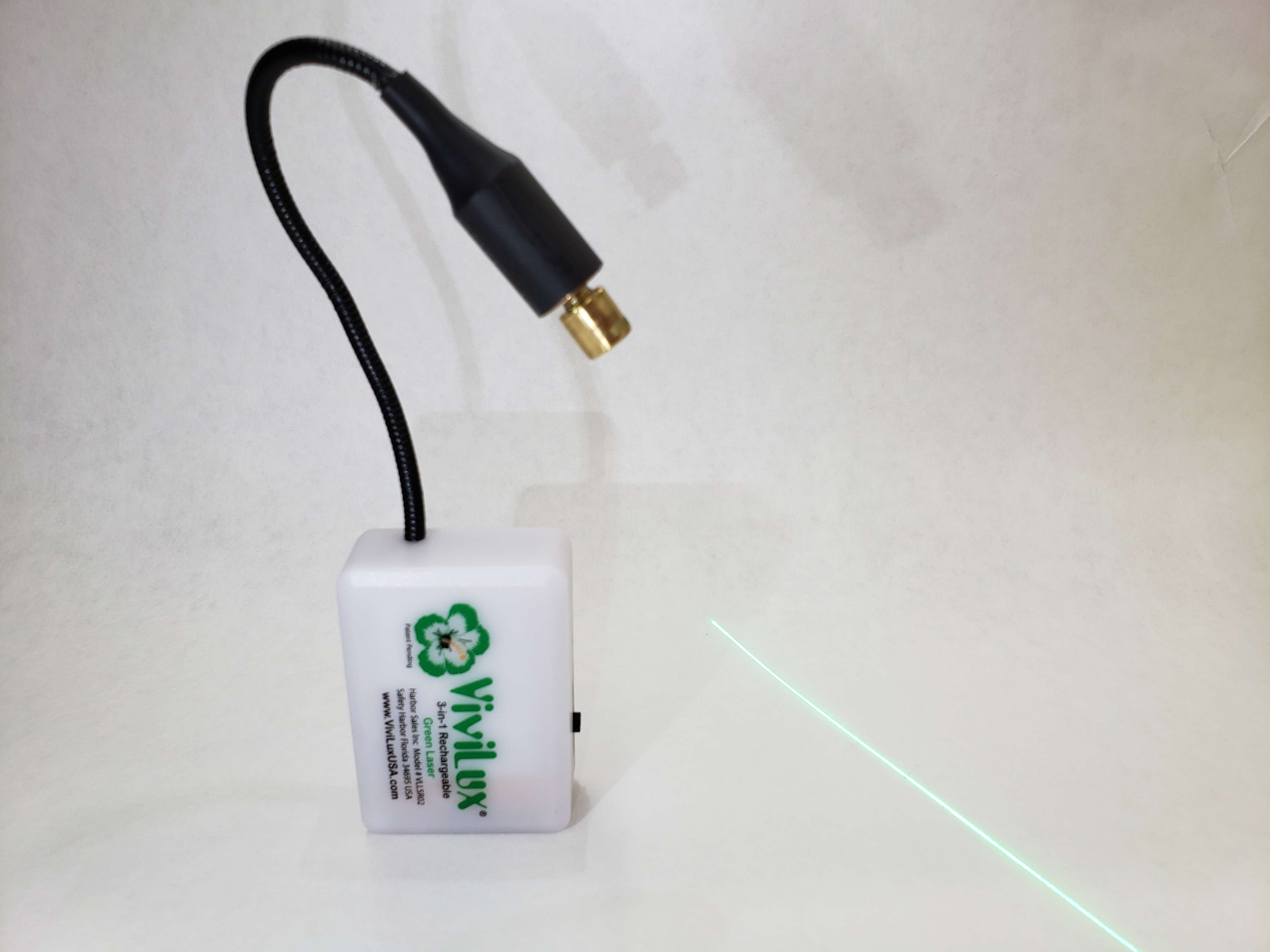 ViviLux 3-in-1 Rechargeable Green Laser System with Magnet and US Plug - Your Ultimate Precision Tool!
